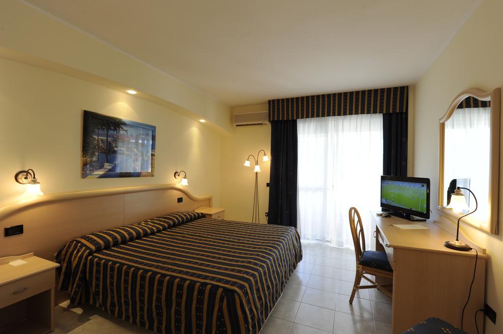 Pugnochiuso Resort Hotel Del Faro Vieste Buitenkant foto
